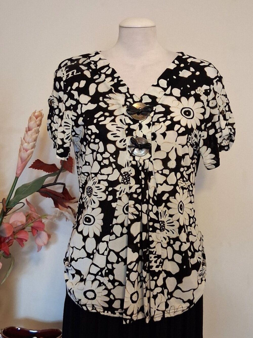 NWT Women’s Pleated Floral Printed Short Sleeve Blouse Well Tailored Quality Top